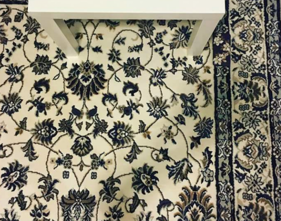 Te presentamos un nuevo reto visual, se trata de encontrar un tel&eacute;fono celular oculto en la alfombra. (Foto: El Pa&iacute;s)