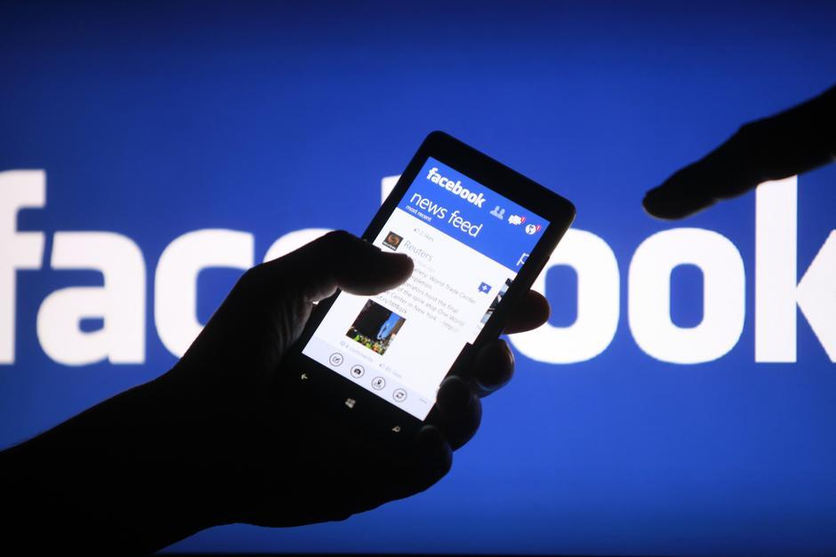 En la red social Facebook ya puedes publicar GIFs en tus estados. (Foto: Google)