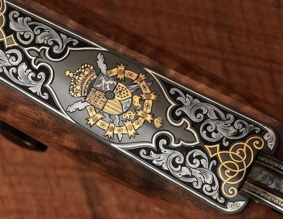 El rifle fue fabricado de forma artesanal con incrustaciones de oro y platino. &nbsp;(Foto: mountainrifley.com)