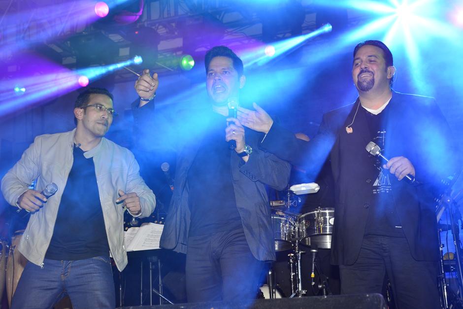 Rey Ruiz y los Hermanos Gaitanes, durante su presentaci&oacute;n el s&aacute;bado por la noche. (Foto: Abner Salguero/Nuestro Diario)