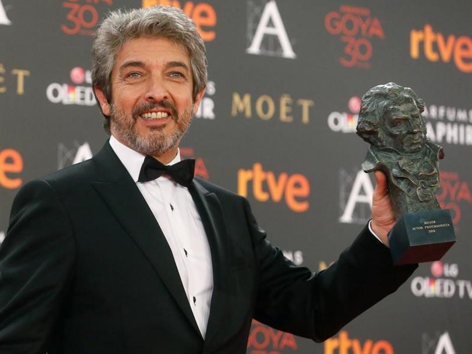 Ricardo Dar&iacute;n recibi&oacute; el premio a "Mejor Actor Protagonista" por su trabjao en Truman. (Foto: Claudio &Aacute;lvarez/El Pa&iacute;s)