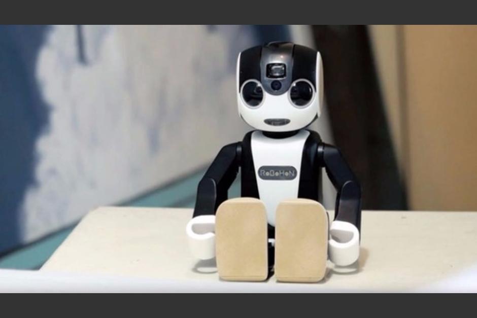 El primer m&oacute;vil rob&oacute;tico, "Robohon", un robot de bolsillo entre cuyas funciones se encuentran la de caminar o bailar, y que adem&aacute;s sirve de tel&eacute;fono inteligente, saldr&aacute; a la venta en Jap&oacute;n. (Foto: sipse.com)
