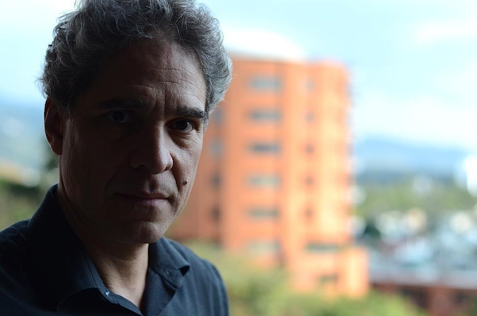 Rodrigo Rey Rosa presenta su libro "Cartas de la India, 1912-1914". (Foto: Selene Mej&iacute;a/Soy502)&nbsp;