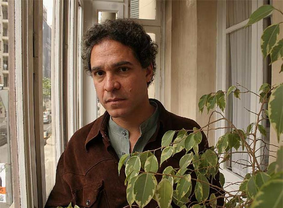 El escritor guatemalteco lamentó que se haya desvanecido "el momento de esperanza y de cambio profundo" abierto tras la firma de los acuerdos de paz en 1996. (Foto: Eternacadencia.ar)&nbsp;