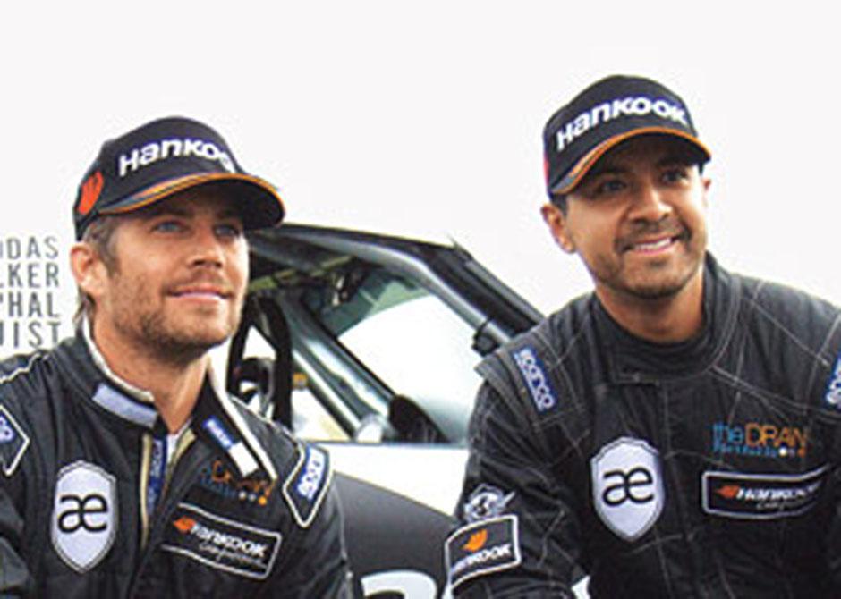 Roger Rodas y Paul Walker aparecen en esta fotografía con el uniforme de su escudería Always Evolving. &nbsp;(Foto: Merryll Linch)