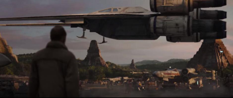 Una nave rebelde U-Wing despega desde las ruinas de Tikal en Pet&eacute;n, Guatemala. (Captura de pantalla: Star Wars/YouTube)
