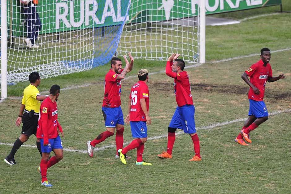 Leonardo Monje, Darwin Oliva y Lucas Concistre anotaron los goles de Municipal, mientras Juan Valenzuela descont&oacute; para la Usac. (Orlando Chile/Nuestro Diario)