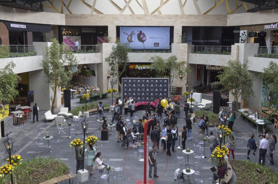 Ocho restaurantes rodean la plaza. (Foto: Eddie Lara/Soy502)