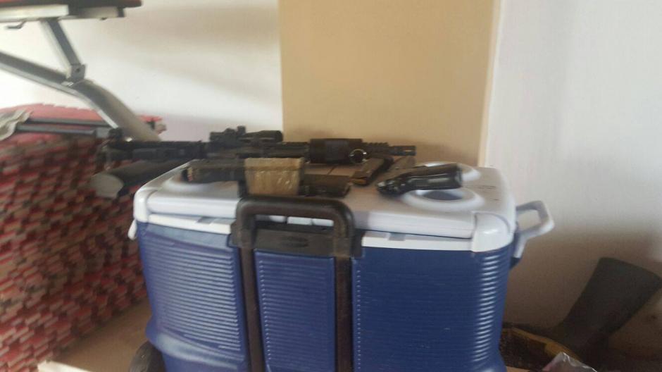 Entre el arsenal decomisado resaltan 6 fusiles de asalto; 3 AK 47 y 3 AR 15. (Foto: Polic&iacute;a Nacional Civil (PNC)