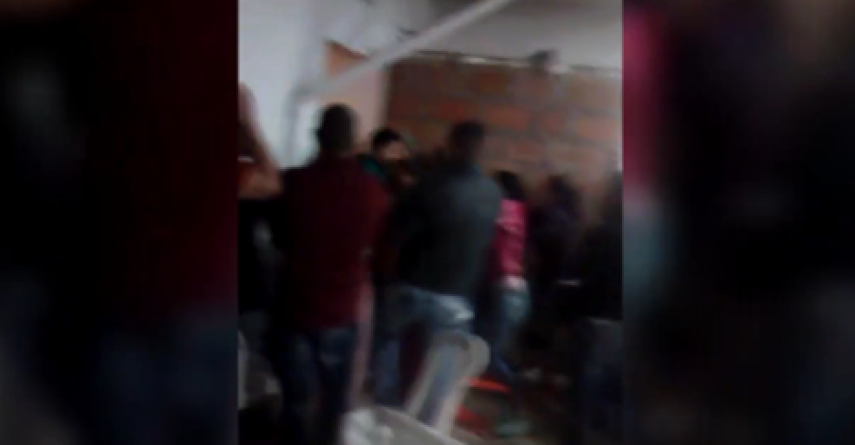 Siete personas resultaron heridas en una ri&ntilde;a dentro de una iglesia evang&eacute;lica en Antioquia, Colombia. (Foto:&nbsp;oscurvecontactos.blogspot.com)
