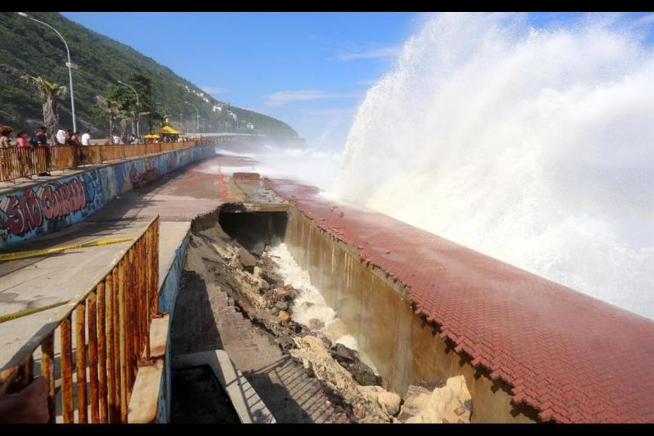 Una parte de la ciclov&iacute;a en Rio de Janeiro se desplom&oacute;. (Foto: EFE) 