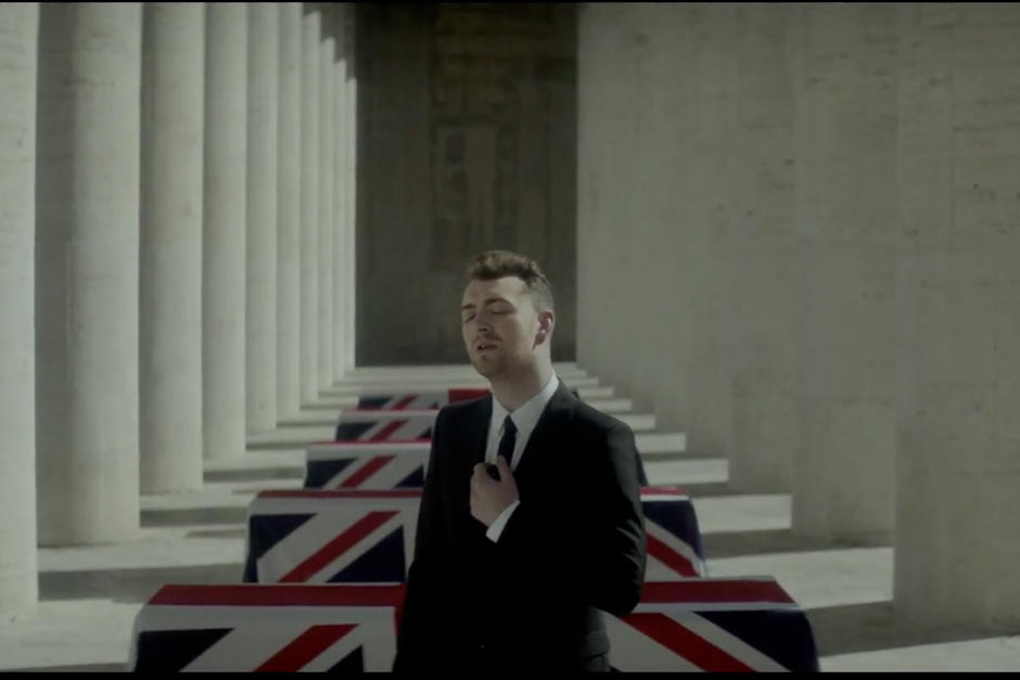 El video del tema &ldquo;Writing's On The Wall&rdquo; fue filmado en la ciudad de Roma.