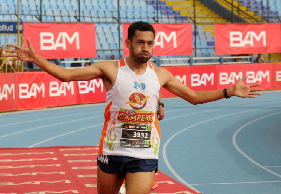 V&iacute;ctor Gonz&aacute;lez gan&oacute; la San Silvestre Guatemala 2014. (Foto: Luis Barrios/Soy502)