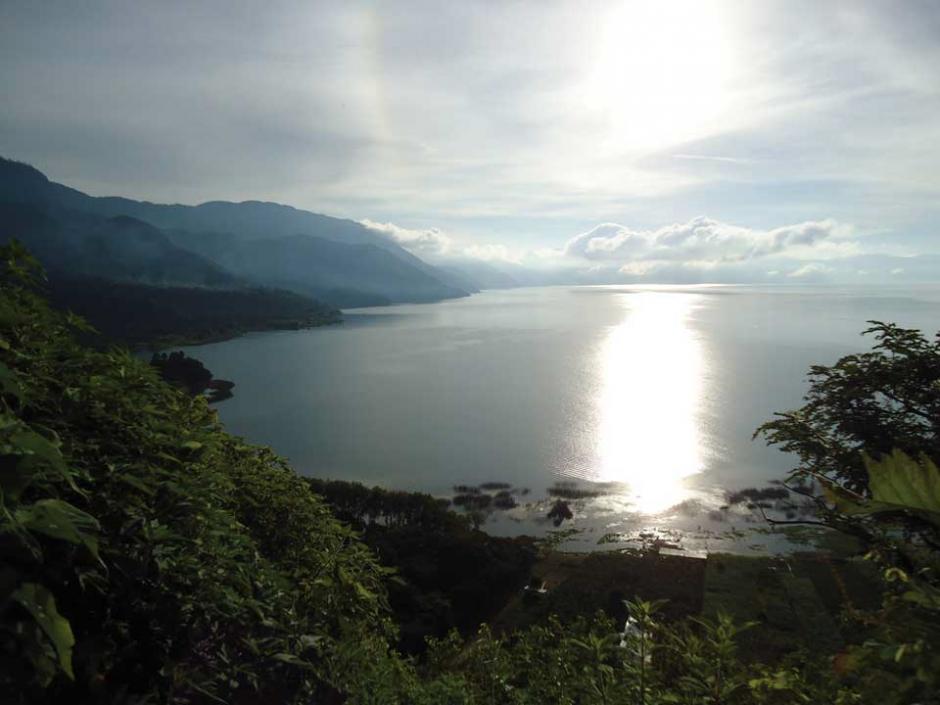 As&iacute; son los amaneceres en San Pedro La Laguna. &iquest;Qui&eacute;n no quiere abrir los ojos y llenarse de tanta maravilla? (Fuente: www.revuemag.com)