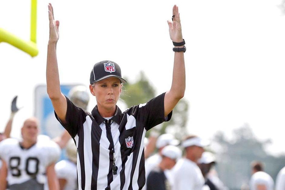 Sarah Thomas tiene una experiencia de m&aacute;s de 15 a&ntilde;os como r&eacute;feri de f&uacute;tbol americano. (Foto: abcnews.go.com)