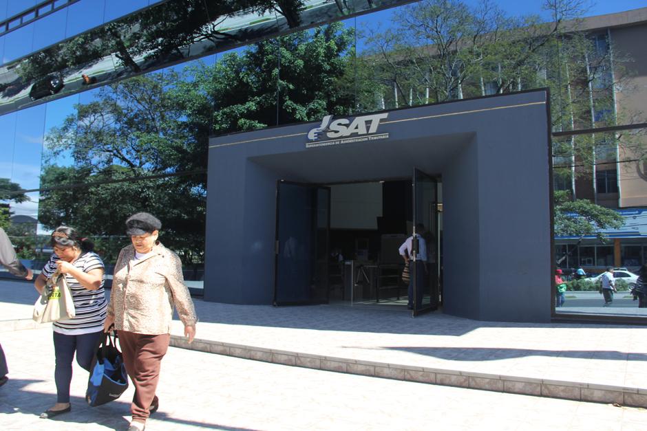 La SAT adjudicó un millonario contrato para renovar licencias de software, pero esto no resuelve el problema sobre una total reingeniería que necesita su sistema informático. (Foto: Alexis Batres/Soy502)