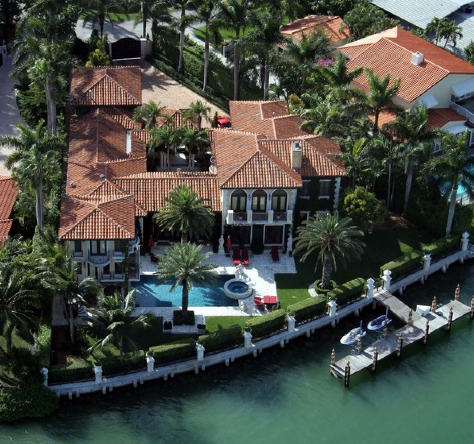 El cantante espa&ntilde;ol compr&oacute; el terreno en 1998.