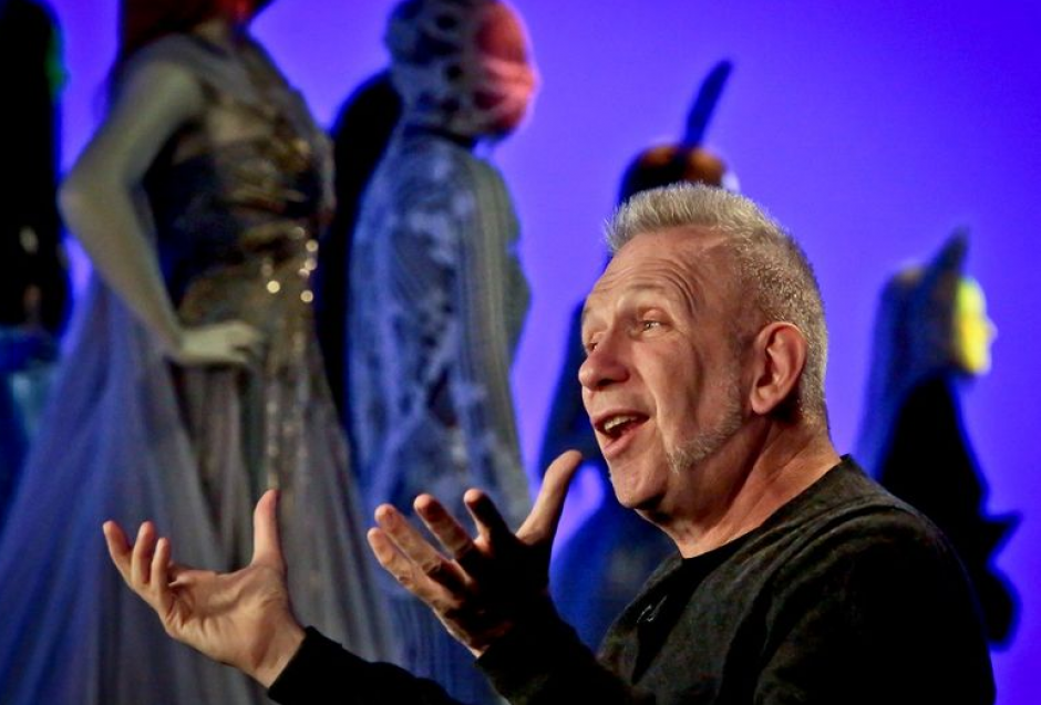 Jean Paul Gaultier present&oacute; anoche su muestra retrospectiva en el Brooklyn Museum de Nueva York, acompa&ntilde;ado de amigos y modelos.