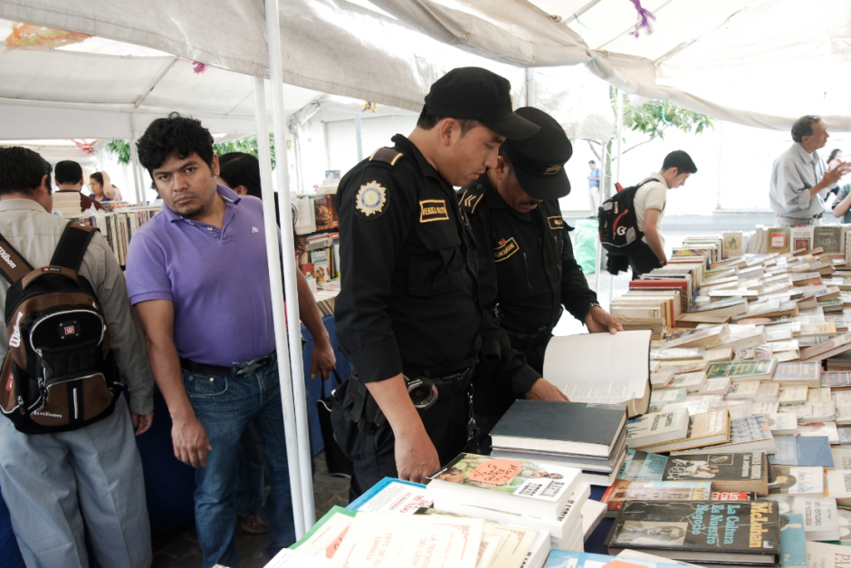 Inauguran la 42 edición de la Feria Municipal del Libro