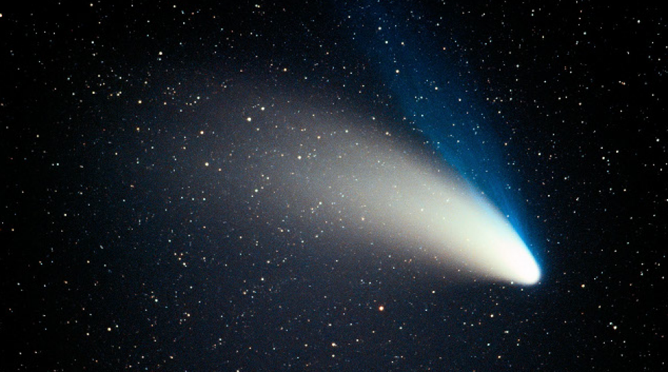 Del n&uacute;cleo del cometa se desprenden dos colas, una de gas y otra de polvo.&nbsp;