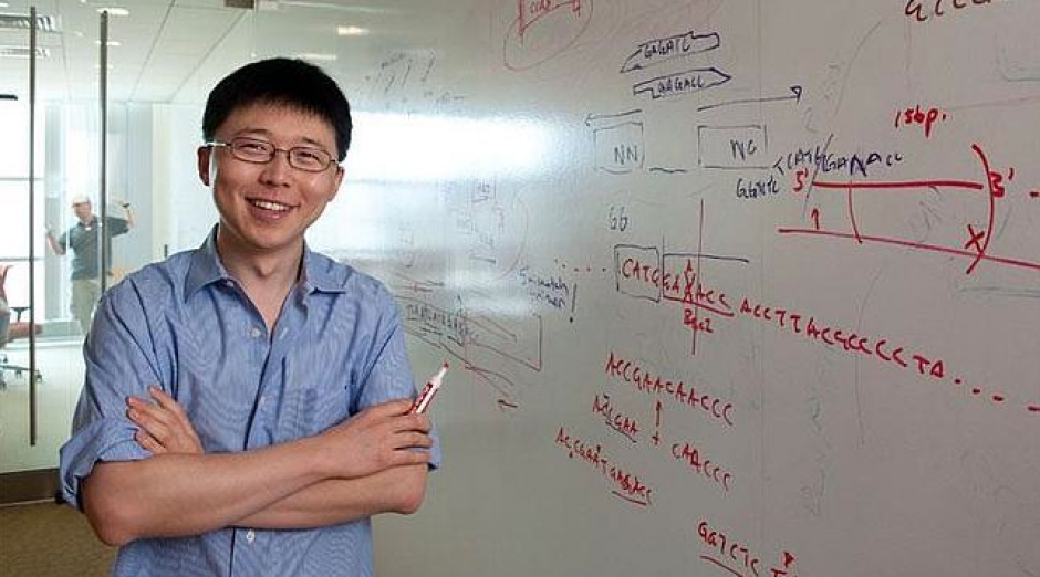Feng Zhang, tiene solo 32 a&ntilde;os y trabaja en el Instituto Tecnol&oacute;gico de Massachussets en Cambrige (EE.UU). Junto a su equipo, en 2013 logr&oacute; desarrollar el sistema CRISPR para editar genomas de forma econ&oacute;mica y sencilla imitando un mecanismo de las bacterias. El uso de esta t&eacute;cnica puede tener muchas aplicaciones m&eacute;dicas, especialmente para el tratamiento de enfermedades neuropsiqui&aacute;tricas. (Foto: MIT)