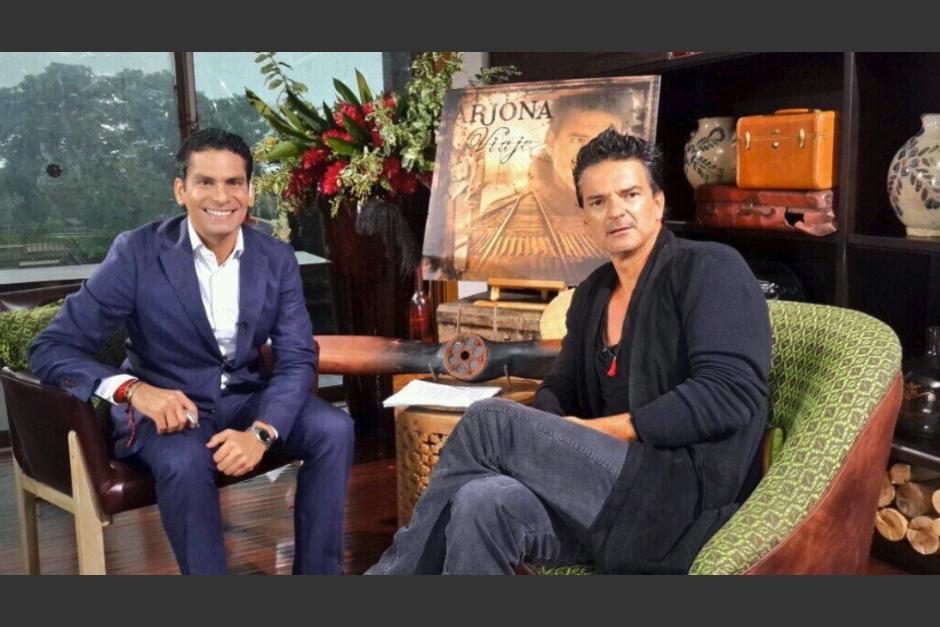 Ismael Cala se encuentra en Antigua Guatemala, trabajando en una entrevista con Ricardo Arjona. (Foto: Twitter)