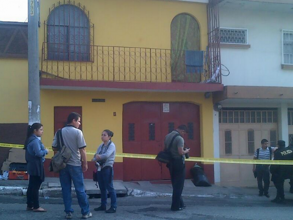 Allanamiento en la zona 1 de la capital en donde fue capturado uno de los supuestos autores materiales del atentado contra dos estudiantes del INCA. &nbsp;(Foto: Nuestro Diario)