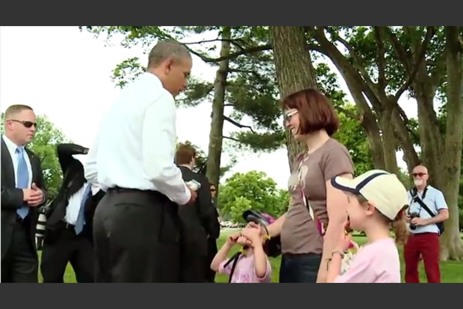 El presidente Obama camin&oacute; de la Casa Blanca al departamento del Interior, el "paseo" sorprendi&oacute; a los ciudadanos. (Foto: Video YouTube)&nbsp;