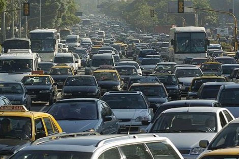 Imprudencia y falta de cortesía caracterizan el tráfico en la ciudad de Guatemala. (Foto: Soy502)