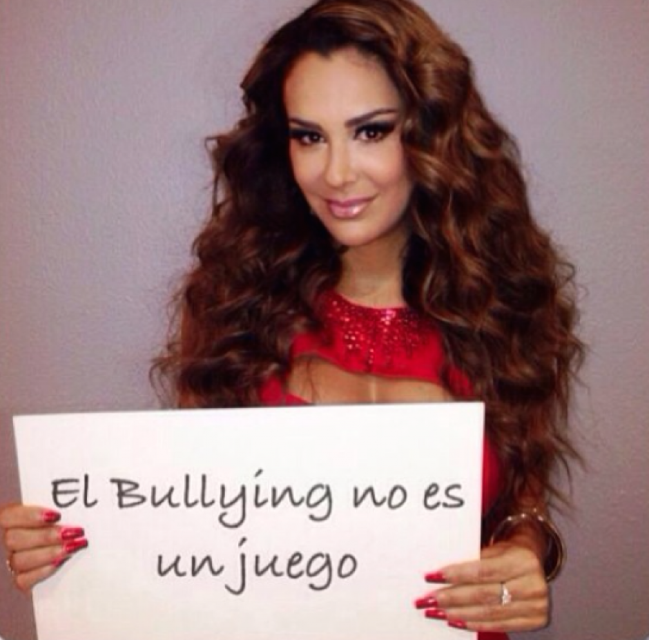 Artistas realizan campa&ntilde;a para crear conciencia en torno al acoso escolar.