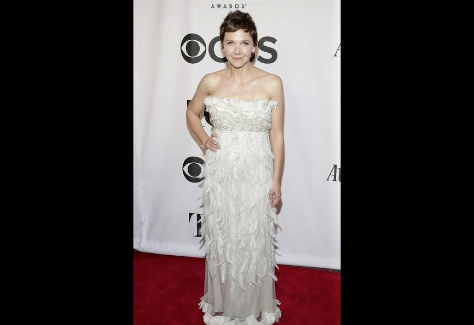 Maggie Gyllenhaal eligi&oacute; el blanco para la gala de los Tony. (Foto: EFE)&nbsp;