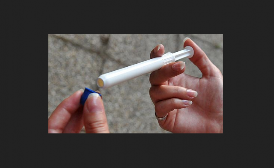 El compuesto se basa en el dendr&iacute;mero 2sg-s16, un tipo de part&iacute;cula microsc&oacute;pica que bloquea la infecci&oacute;n de c&eacute;lulas epiteliales y del sistema inmune frente al VIH, y no es espermicida, por lo que existe la posibilidad, advierten los investigadores, de producirse embarazos. (Foto: AFP)