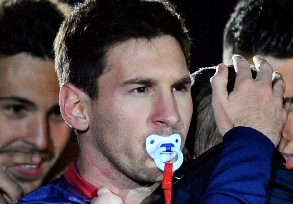 Lionel Messi con chupete. (Foto: Getty)
