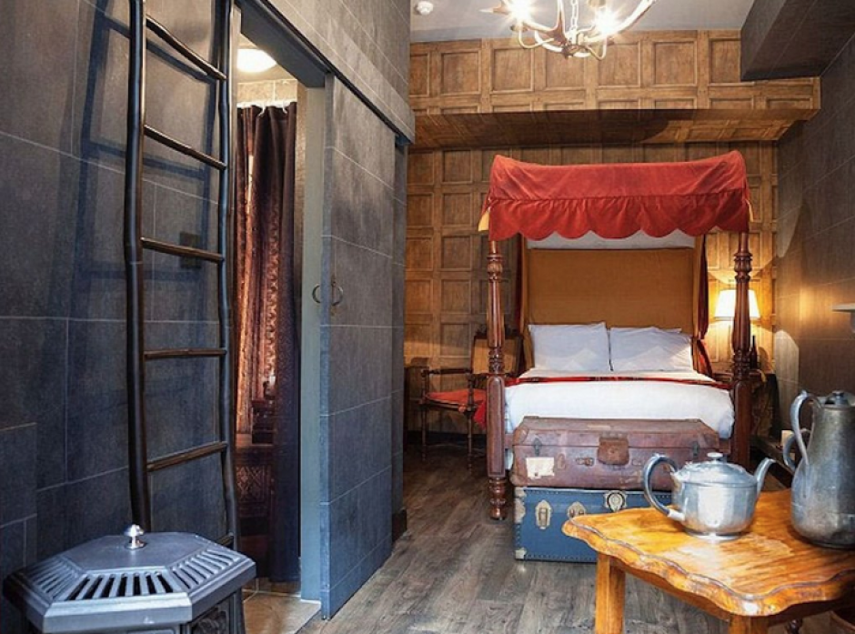 &nbsp;Las camas con dosel, las pociones, calderos y dem&aacute;s detalles recrean los escenarios de la pel&iacute;cula Harry Potter. (Foto:Georgian House)