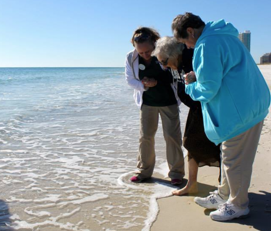 Ruby disfrut&oacute; mucho la experiencia de sentir la arena en sus pies y el agua del mar. (Foto: Perdido Beach Resort)
