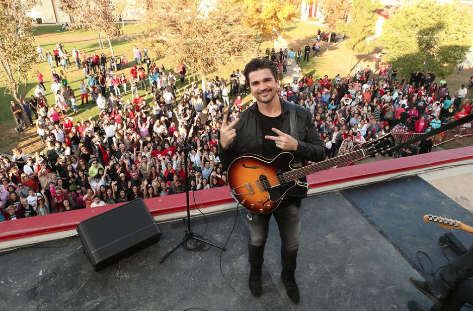 &nbsp;El cantautor colombiano Juanes celebra su colaboraci&oacute;n musical en la nueva pel&iacute;cula de Disney, "McFarland, USA". (Imagen: Twitter/Juanes)