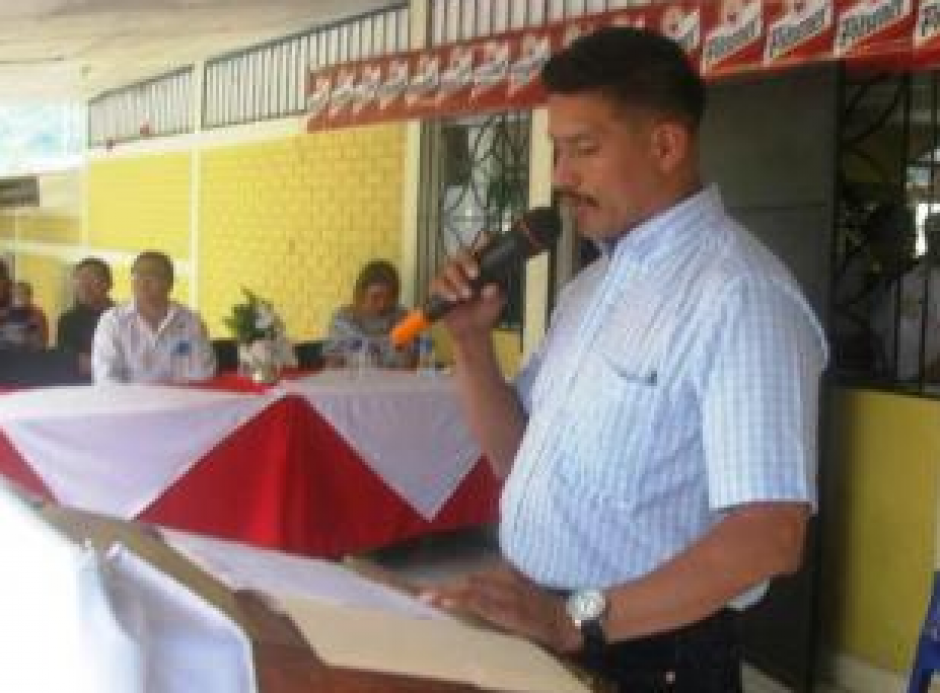 El jefe edil de un municipio de El Salvador muri&oacute; electrocutado al tocar un cable de alta tensi&oacute;n cuando colocaba banderas del partido pol&iacute;tico (FMLN) (Foto: La P&aacute;gina)&nbsp;