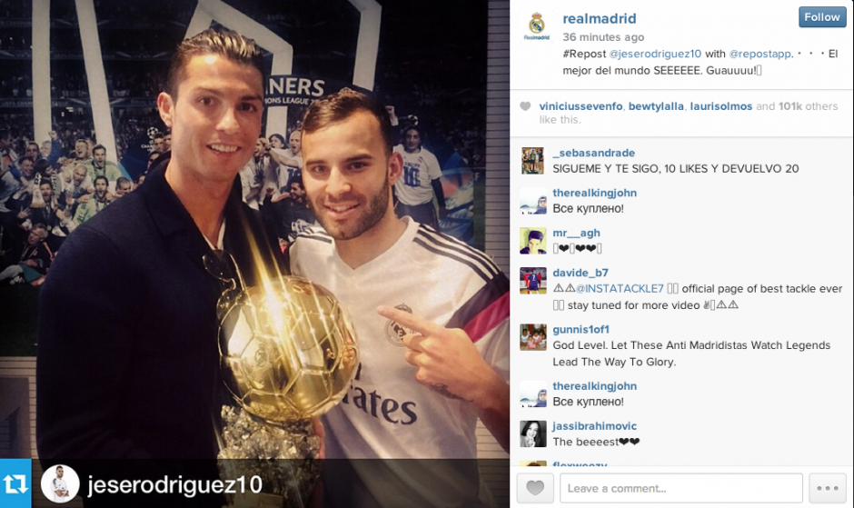 Varios jugadores de la plantilla del Madrid celebraron junto a Cristiano Ronaldo la distinci&oacute;n. (Foto: @jeserodriguez10)