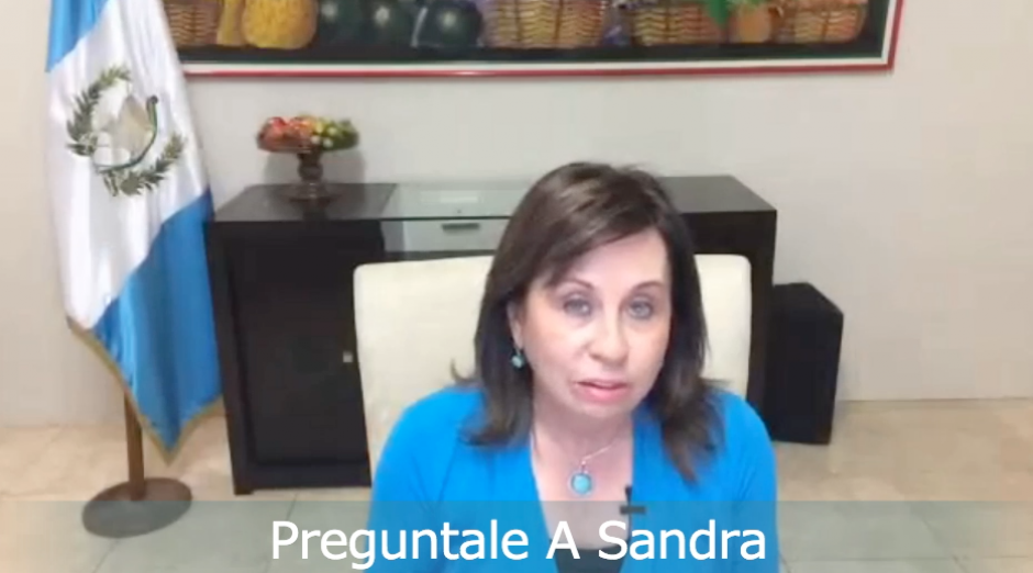 La precandidata presidencial respondi&oacute; en vivo y frente a una c&aacute;mara web las preguntas de sus seguidores en Twitter. (Foto:Tuit Cam)