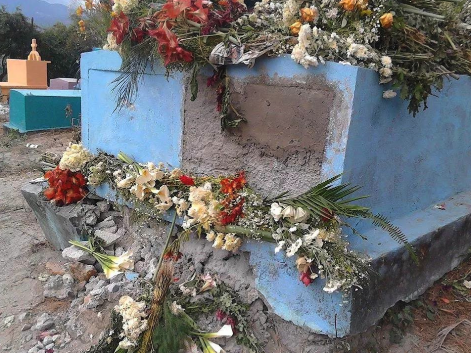 Vista de la tumba del juez de Sacapulas, que fue sellada horas despu&eacute;s de haber sido profanada. (Foto: Cortes&iacute;a Knal Cuatro Quiche)