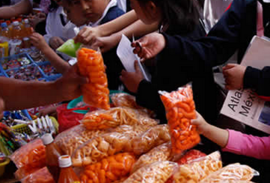 De acuerdo con expertos, la mala alimentaci&oacute;n va en aumento, aunque haya un incremento en el consumo de los mismos. (Foto: Internet)&nbsp;