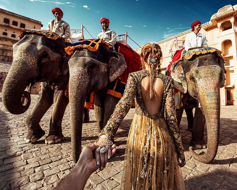 Tres elefantes y sus jinetes son la comitiva de recibimiento en el Fuerte Amer de Jaipur, India. (Foto: @muradosmann)