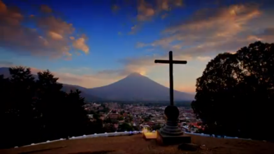 En el video que dura dos minutos 51 segundos se presenta reconocidos lugares de la Antigua Guatemala