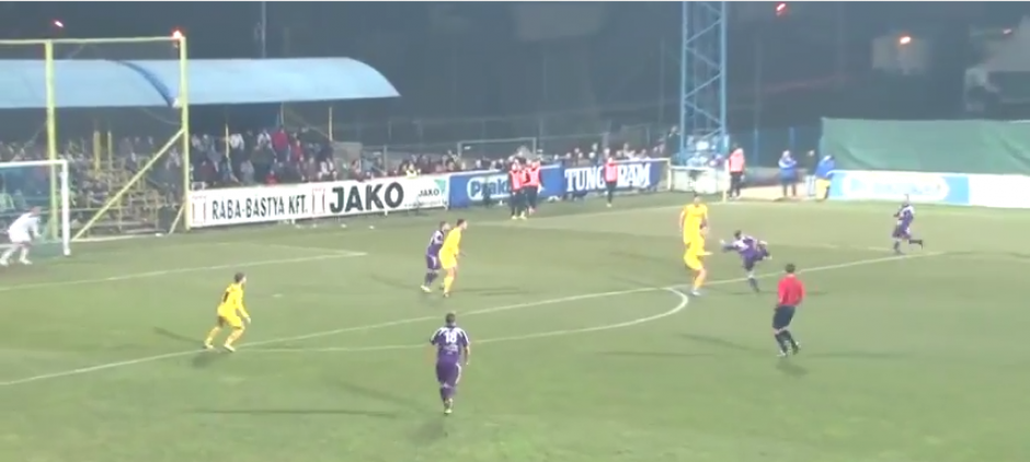 El anotador del gol jam&aacute;s podr&aacute; olvidar el tanto que consigu&oacute; y de la manera en que lo hizo. (Captura de YouTube)