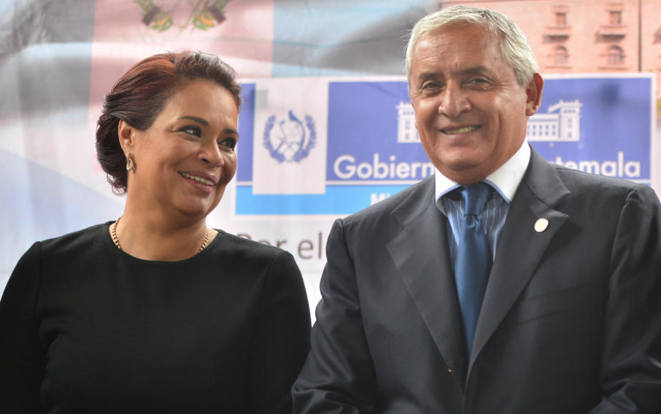 El presidente Pérez Molina viajará hasta la noche del viernes a la VII Cumbre de las Américas en espera de que la Vicepresidenta se recupere luego del accidente de tránsito sufrido en la zona 15. (Foto: Archivo/Soy502)