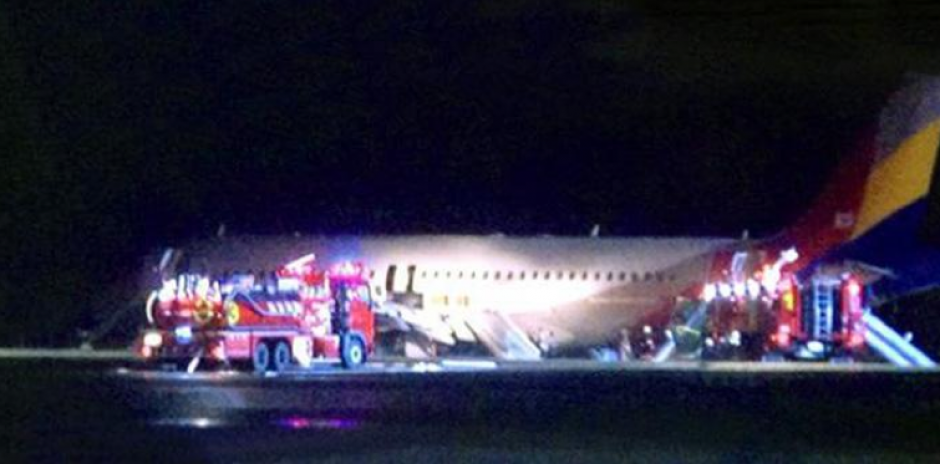 El aeropuerto de Hiroshima se vi&oacute; invadido por socorristas que atendieron la emergencia. (Foto: UlaşimOnline Dergisi/Twitter) &nbsp;