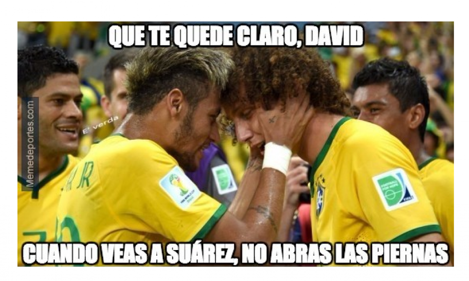 Los t&uacute;neles que le hizo Su&aacute;rez a David Luiz fueron motivo de distintos "memes". (Foto: MemeDeportes)&nbsp;