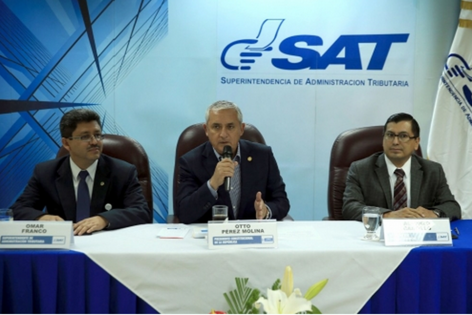 Tan solo 24 horas antes de que fuera capturado, Omar Franco recibió la visita del presidente Otto Pérez Molina en su oficina y luego dieron una conferencia de prensa conjunta. (Foto: AGN)