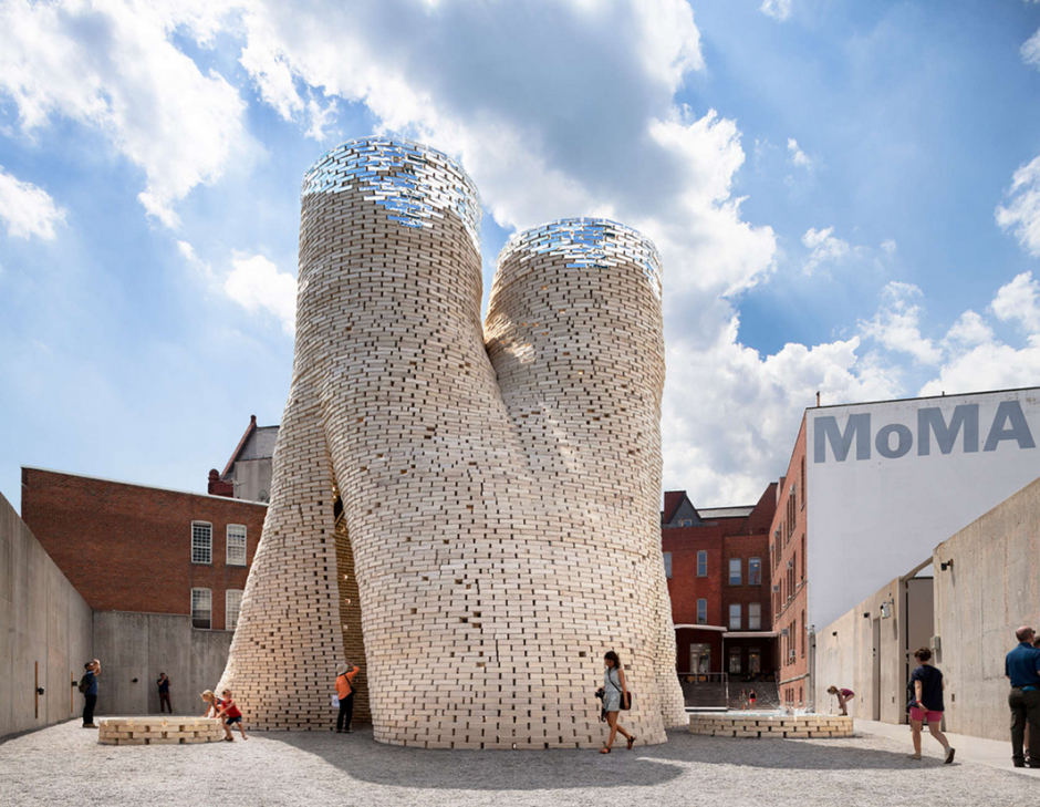 Esta estructura fue dise&ntilde;ada por la firma &nbsp;Hy-Fi The Living, los elementos utilizados para este proyecto son org&aacute;nicos. Este proyecto fue pedido por el Museo de Arte Moderno (MoMA) en Nueva York. (Foto: Architizer)