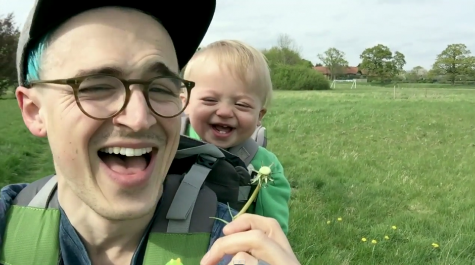 La hermosa sonrisa de Buzz. (Imagen tomada de YouTube)